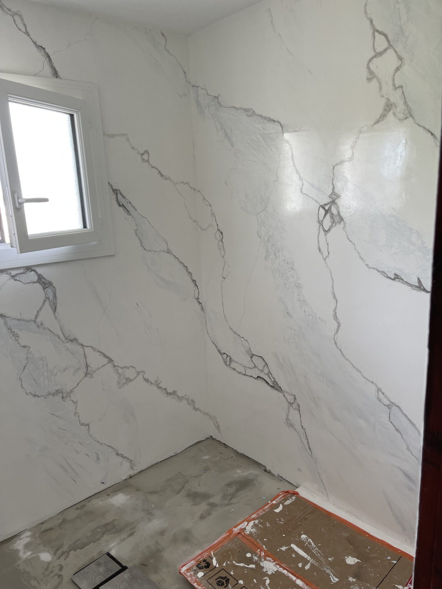 Création d’un marbre dans une salle de bain - QDQJ2799